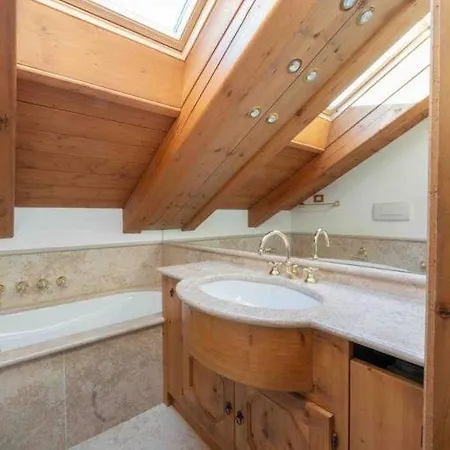 Central - Close To Ski Lift & Parking Apartment