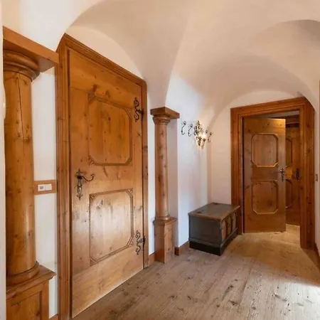 - Close To Lift & Parking شقة *